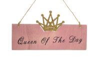 Schild "Queen Of The Day"