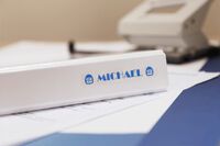 Brother SCHRIFT BLAU    / BAND TRANSP. (TZE133 PRÄGEBAND12MM)