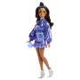 Mattel Barbie Deluxe Style-Modepuppe #7 in blauem Metallic-Top und Rock mit Accessoires, brünett