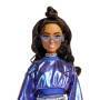 Mattel Barbie Deluxe Style-Modepuppe #7 in blauem Metallic-Top und Rock mit Accessoires, brünett