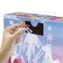 Mattel Adventskalender-Spielset mit Polly Pocket-Puppe, DIY-Lebkuchenhaus mit Puppenhausmöbeln und 2