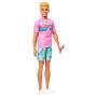 Mattel Barbie Mysteries: Beach Detectives Ken-Puppe mit unverkennbarem Outfit und Zubehörteilen zum 