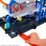 Mattel Hot Wheels City Mega-Parkgarage-Spielset mit 1 Die-Cast-Spielzeugauto und 1 Spielzeug-Hubschr