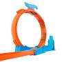 Mattel Hot Wheels Track Creator Dreifach-Looping-Pack und Spielzeugauto im Maßstab 1:64, Trackbauset